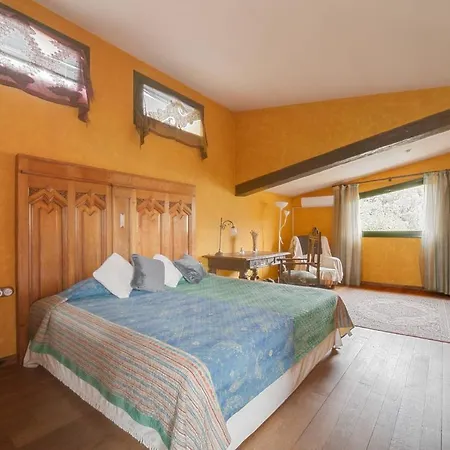 Gran Casa, 600m2, Jardin Con Piscina Y Barbacoa